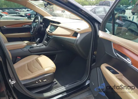 2017 Cadillac Xt5 Platinum z USA, uszkodzony, nr VIN 1GYKNFRS9HZ125677